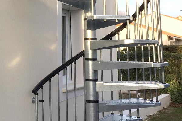 Sécuriser un escalier extérieur métallique